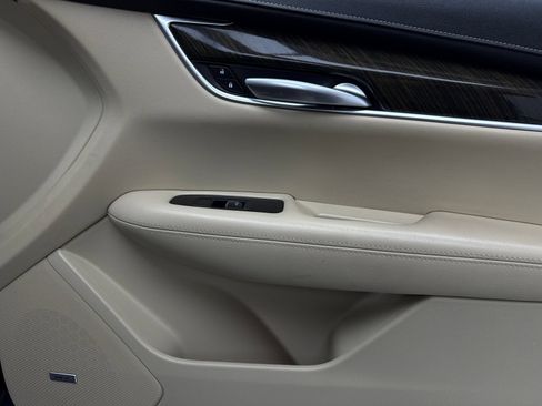 Used 2019 Cadillac XT5 FWD image 42