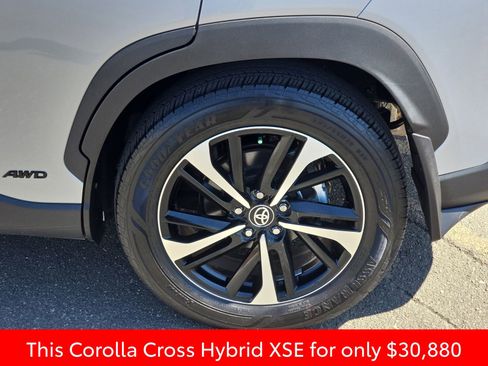 Used 2024 Toyota Corolla Cross XSE w/ Convenience Package image 42