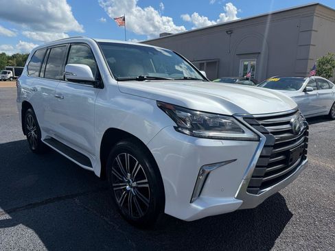 Used 2019 Lexus LX 570 4WD w/ Luxury Package image 4