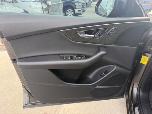 Used 2019 Audi Q8 Prestige image 12