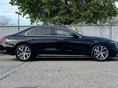Used 2025 Mercedes-Benz E 350 4MATIC Sedan image 3
