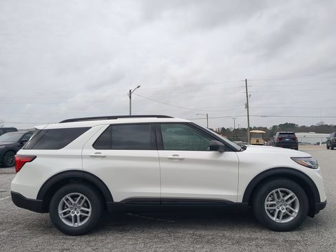 New 2026 Ford Explorer Active RWD image 2