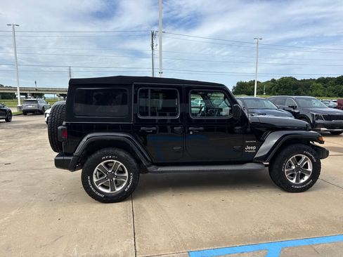 Used 2021 Jeep Wrangler Unlimited Sahara AWD/4WD image 11
