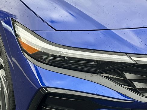 Used 2025 Hyundai Elantra Limited image 41