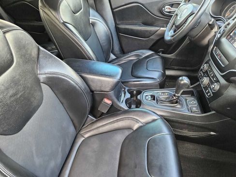 Used 2020 Jeep Cherokee Latitude Plus FWD image 13