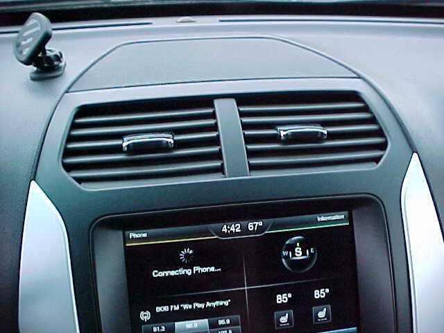 Used 2014 Ford Explorer XLT w/ Equipment Group 202A AWD/4WD image 25