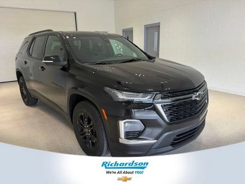 Used 2023 Chevrolet Traverse LT FWD image 1