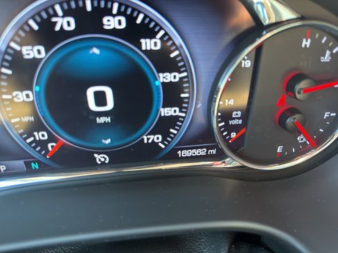 Used 2018 GMC Acadia Denali w/ Technology Package FWD image 16