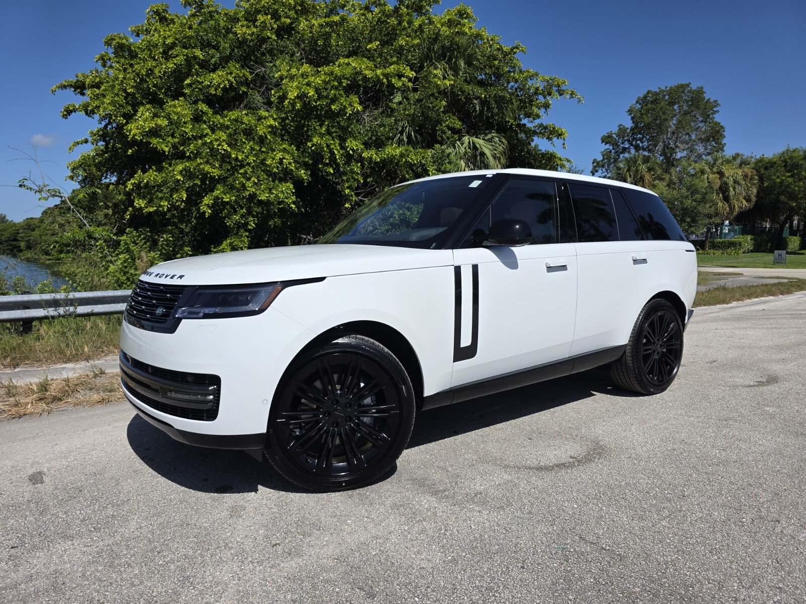 New 2026 Land Rover Range Rover SE AWD/4WD image 1