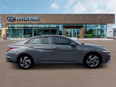 New 2026 Hyundai Elantra Limited FWD image 9