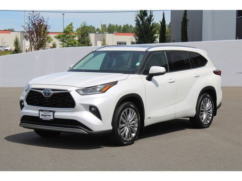 Used 2022 Toyota Highlander Platinum AWD/4WD image 1