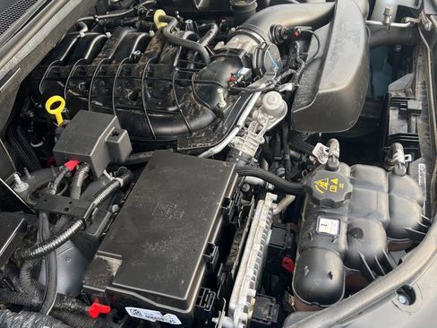 Used 2023 Dodge Durango GT image 4