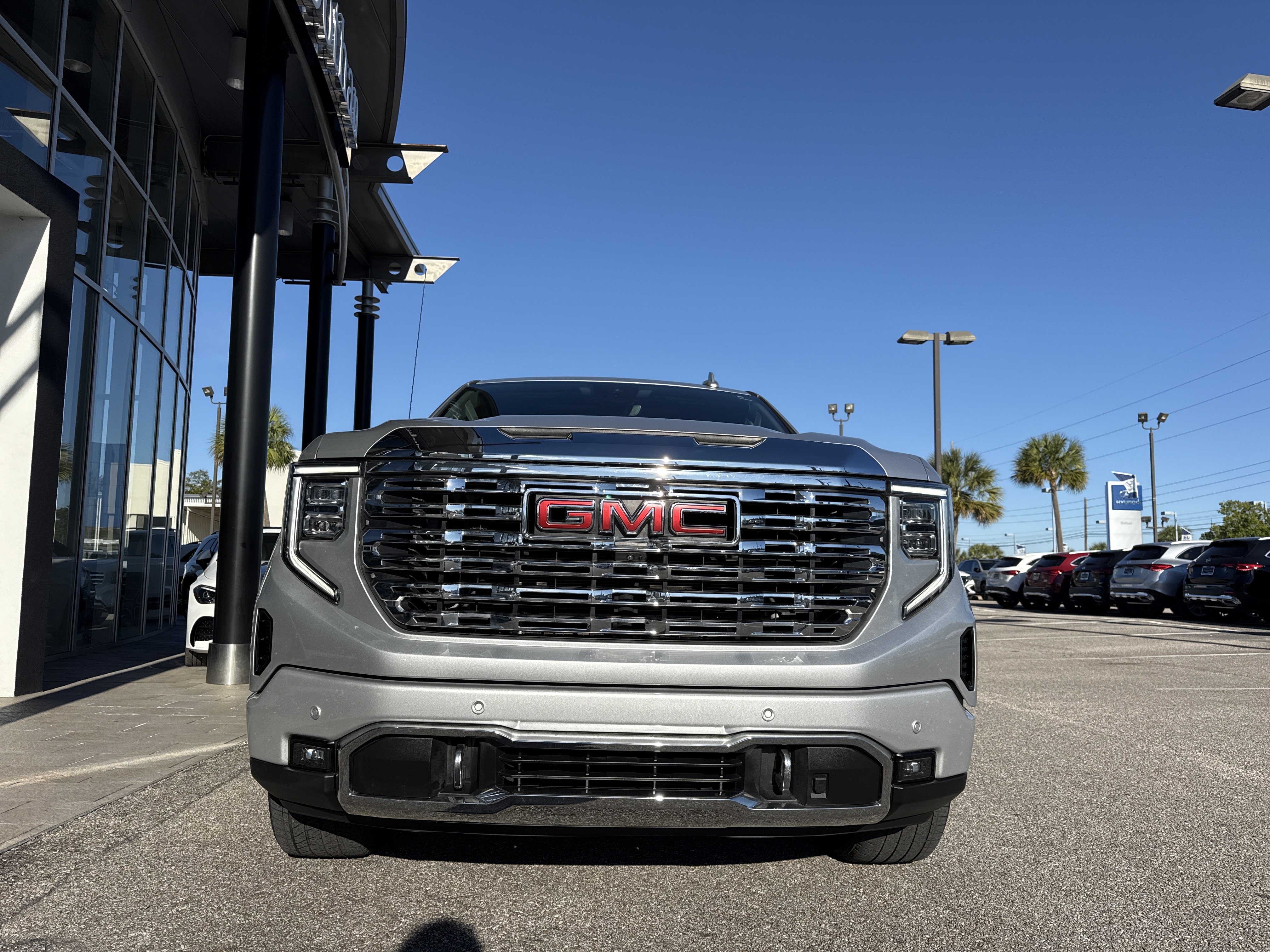 Used 2022 GMC Sierra 1500 Denali w/ Denali Reserve Package AWD/4WD image 8