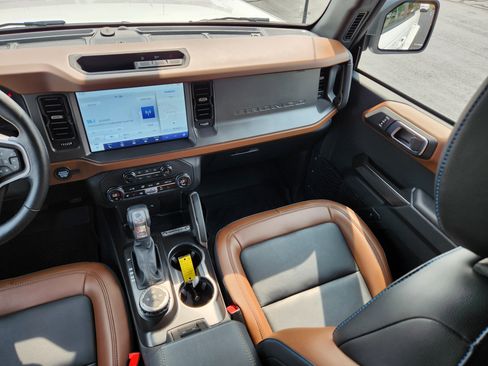 Used 2024 Ford Bronco Outer Banks image 16