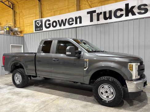 Used 2018 Ford F250 XL w/ Power Equipment Group AWD/4WD image 3