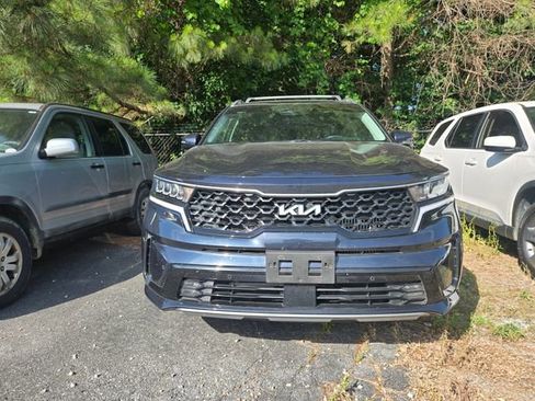 Used 2022 Kia Sorento EX w/ Panoramic Sunroof Package FWD image 2