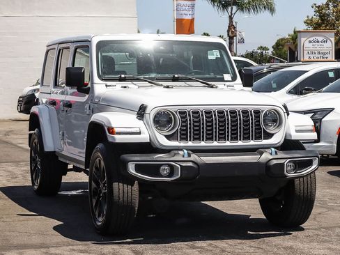 Used 2024 Jeep Wrangler Unlimited Sahara AWD/4WD image 3