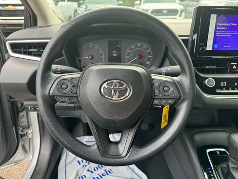 Used 2025 Toyota Corolla LE FWD image 5