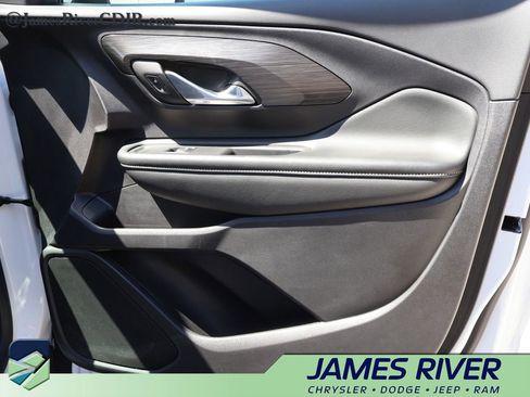 Used 2024 GMC Terrain SLE FWD image 8