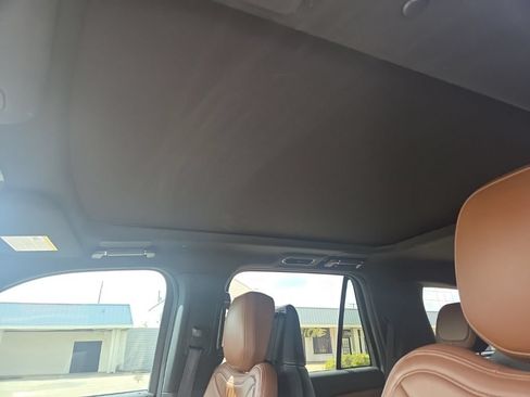 Used 2023 Lincoln Navigator Reserve AWD/4WD image 18