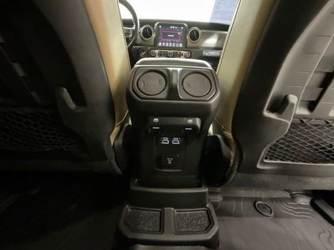 Used 2019 Jeep Wrangler Unlimited Rubicon w/ Dual Top Group AWD/4WD image 25