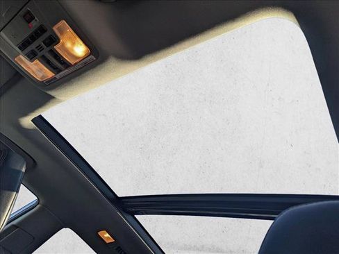 Used 2019 Toyota Highlander Limited Platinum AWD/4WD image 16