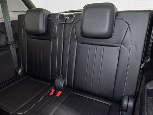 Used 2024 Volkswagen Tiguan SE FWD image 22