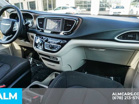 Used 2022 Chrysler Voyager LX FWD image 26