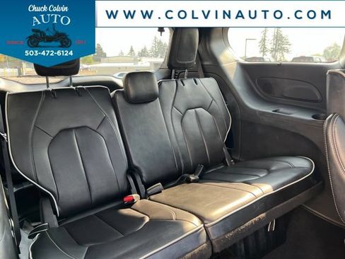 Used 2025 Chrysler Pacifica Limited FWD image 26