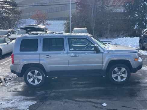 Used 2015 Jeep Patriot Latitude image 12