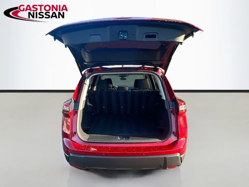 Used 2025 Nissan Rogue S image 34