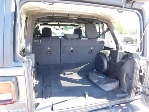 Used 2023 Jeep Wrangler Unlimited w/ Cold Weather Group AWD/4WD image 9
