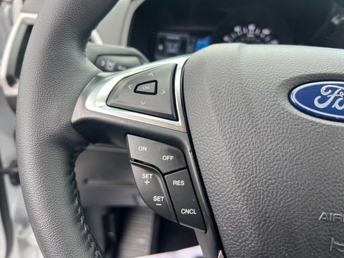 Certified 2024 Ford Edge SEL w/ Convenience Package AWD/4WD image 9