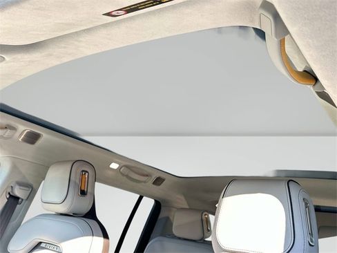 Used 2023 Rivian R1S Adventure image 15