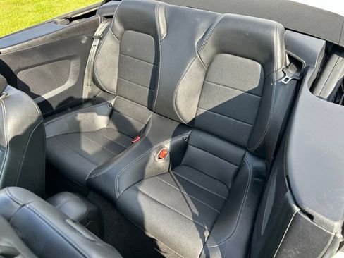 Used 2019 Ford Mustang GT Premium RWD image 11