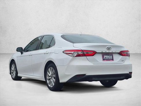 Used 2019 Toyota Camry LE FWD image 8