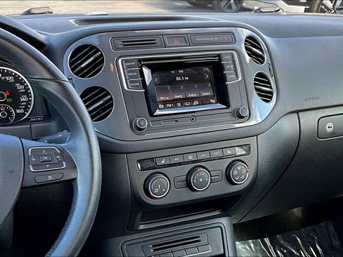 Used 2016 Volkswagen Tiguan S image 8