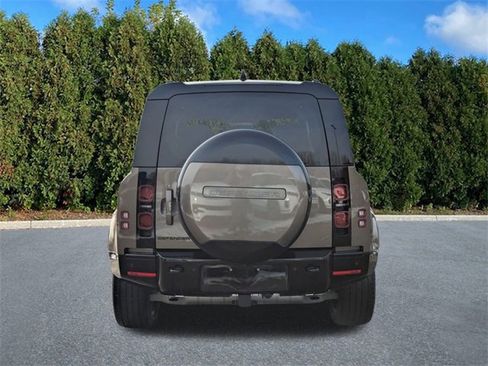 Used 2024 Land Rover Defender 110 X-Dynamic SE image 5
