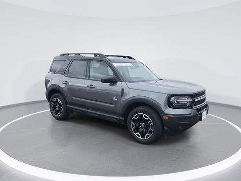 Used 2025 Ford Bronco Sport Outer Banks image 2