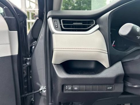 Used 2025 Toyota RAV4 XLE w/ Convenience Package FWD image 31