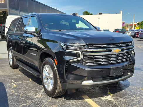 Used 2021 Chevrolet Suburban Premier w/ Premium Package AWD/4WD image 3