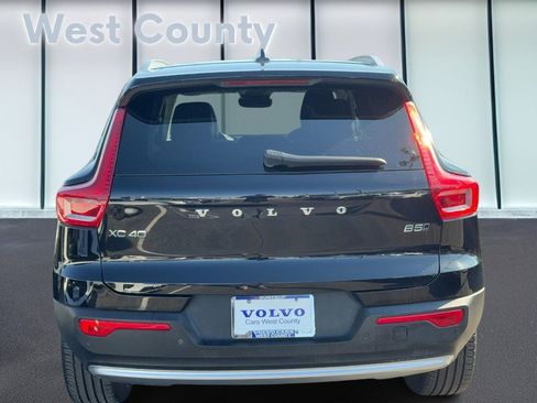 Certified 2025 Volvo XC40 B5 Core image 6