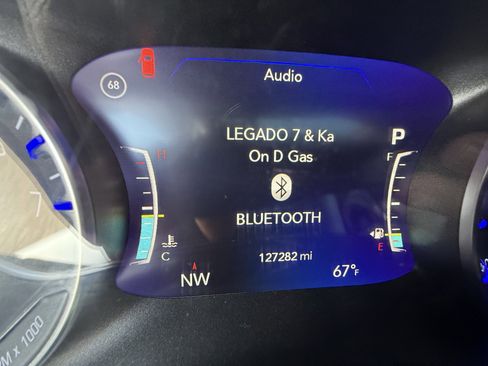 Used 2018 Chrysler Pacifica Limited FWD image 8
