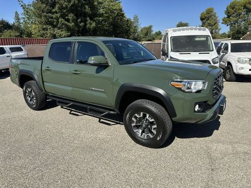 Used 2021 Toyota Tacoma TRD Off-Road w/ Technology Package AWD/4WD image 16