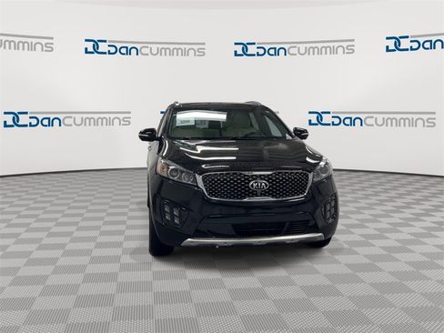 Used 2018 Kia Sorento SX image 3
