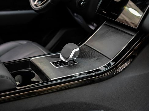 Used 2024 Land Rover Range Rover Velar Dynamic SE image 27