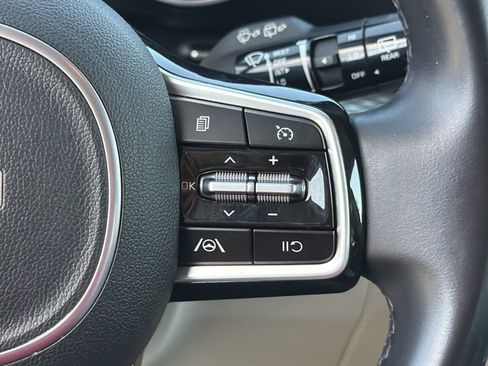 Used 2024 Kia Carnival LX FWD image 24