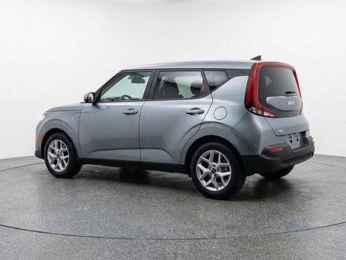 Used 2025 Kia Soul LX w/ LX Technology Package FWD image 6