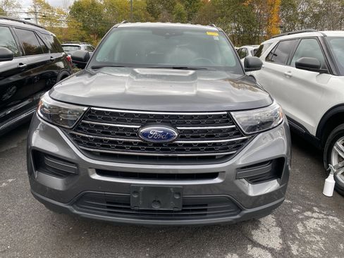Used 2022 Ford Explorer XLT image 3