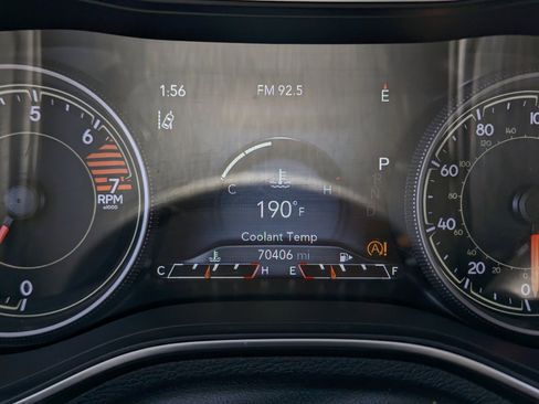 Used 2019 Jeep Cherokee Limited w/ Technology Group FWD image 11